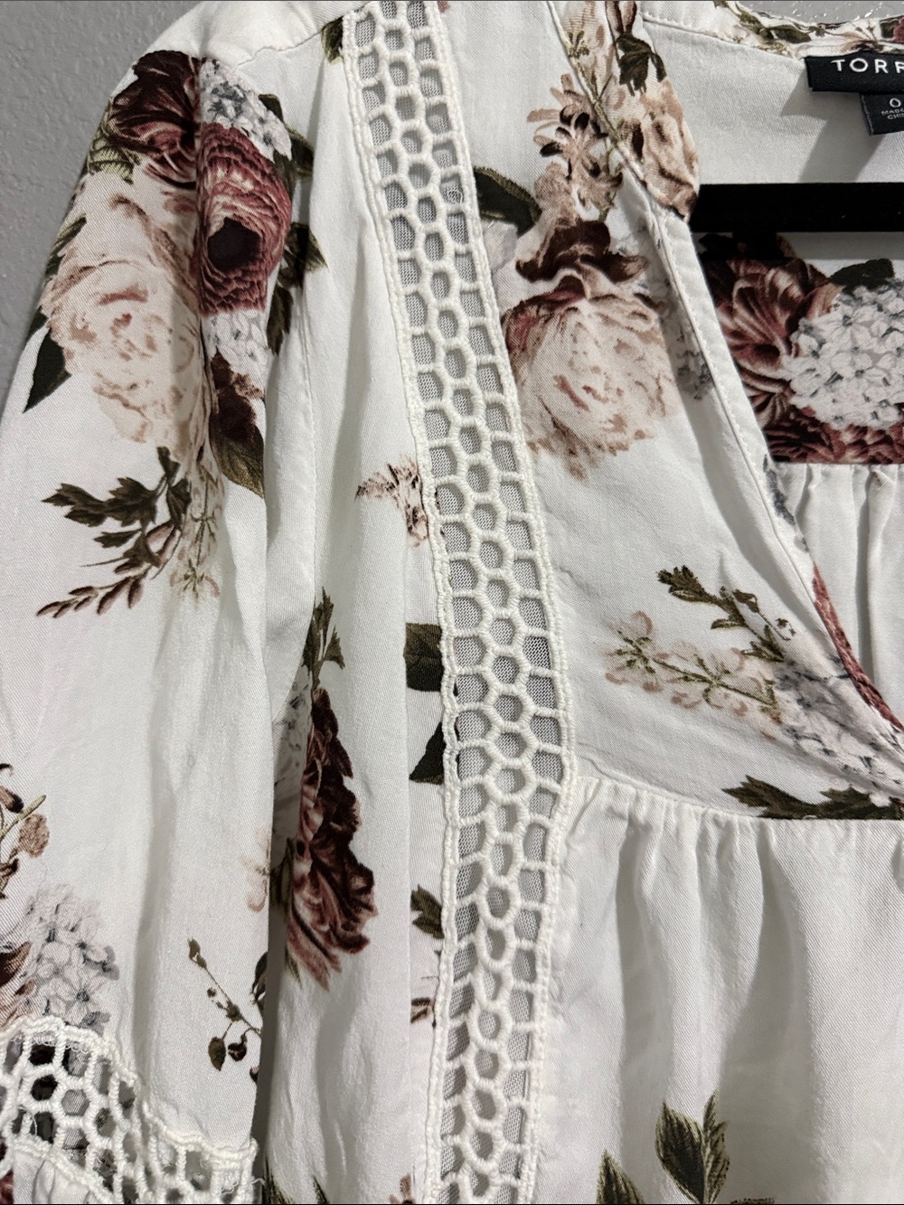 torrid White Floral Lace-Trim Peasant Blouse with Pink Roses - Picture 3 of 10